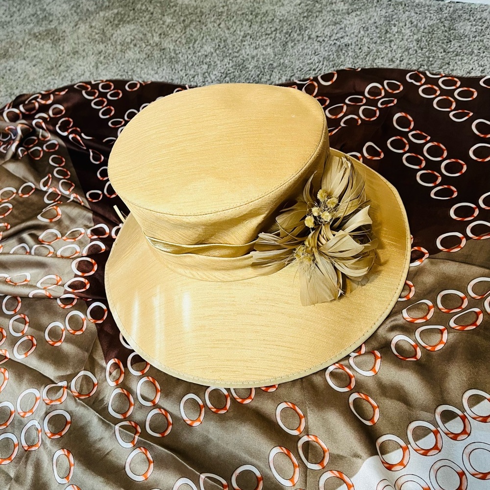 A beautiful tan hat,made by Giovannio New York